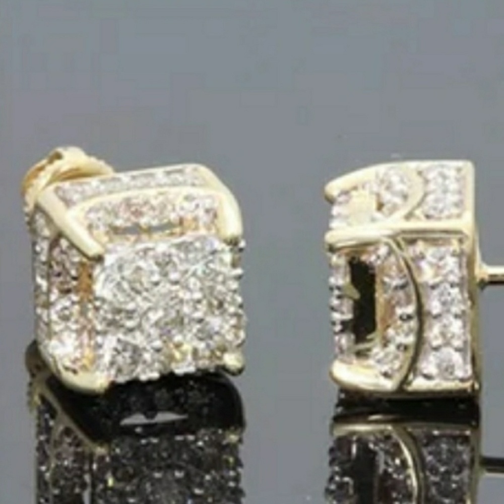 🎀18k Lab Diamond Stud Earings - Picture 5 of 5